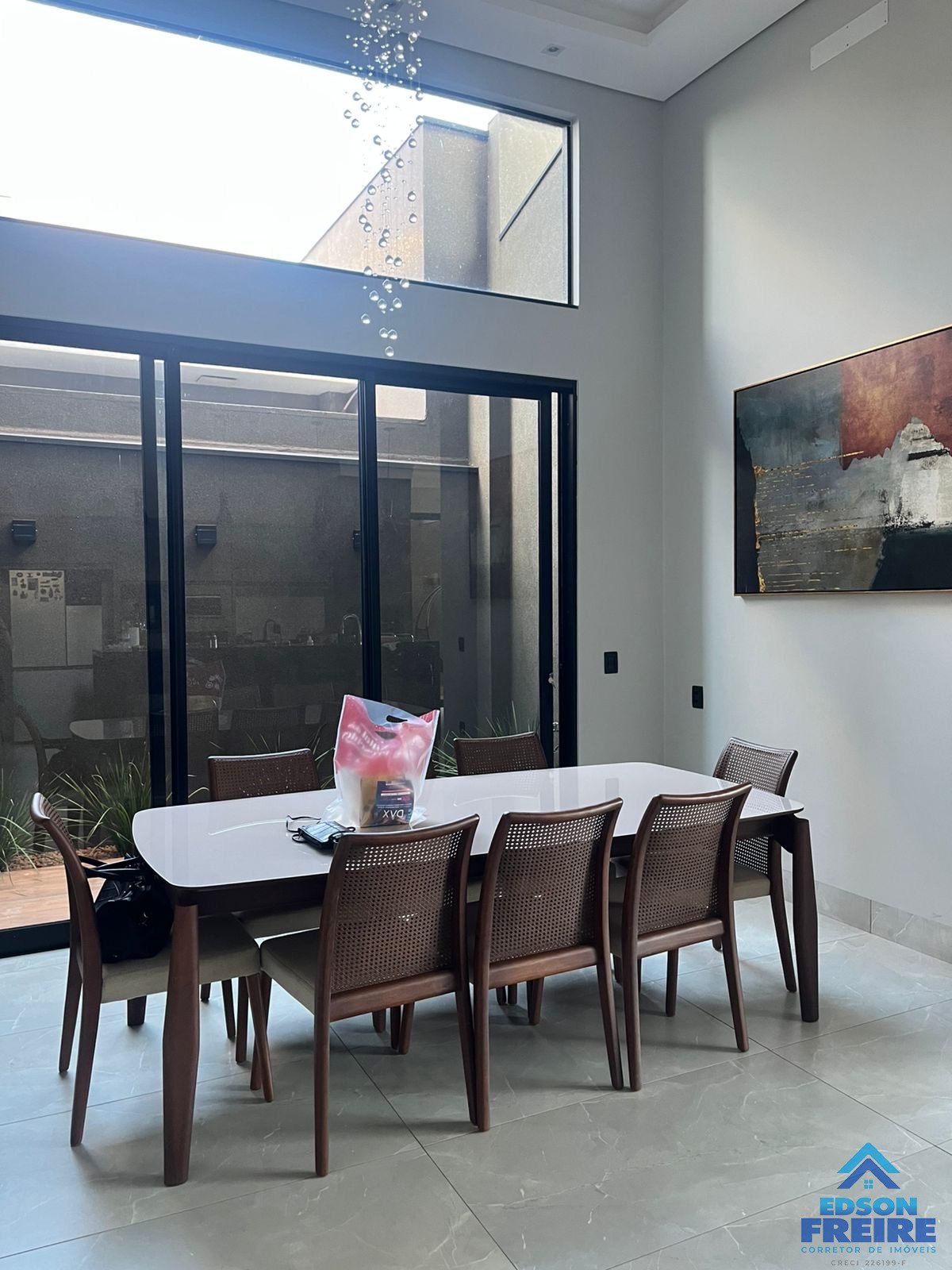 98423225-94e1-4dcc-9450-8d16e38d314b