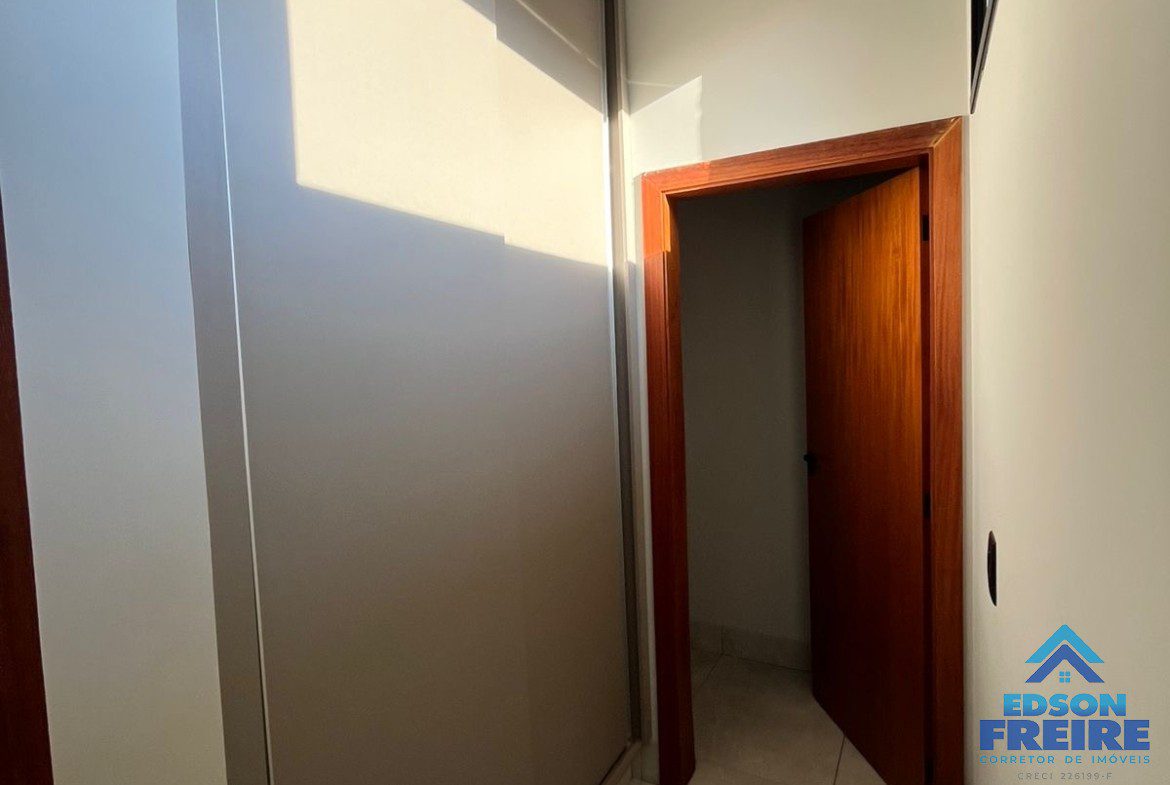 fb6e8f4a-b727-40e8-82d3-971777d37d00