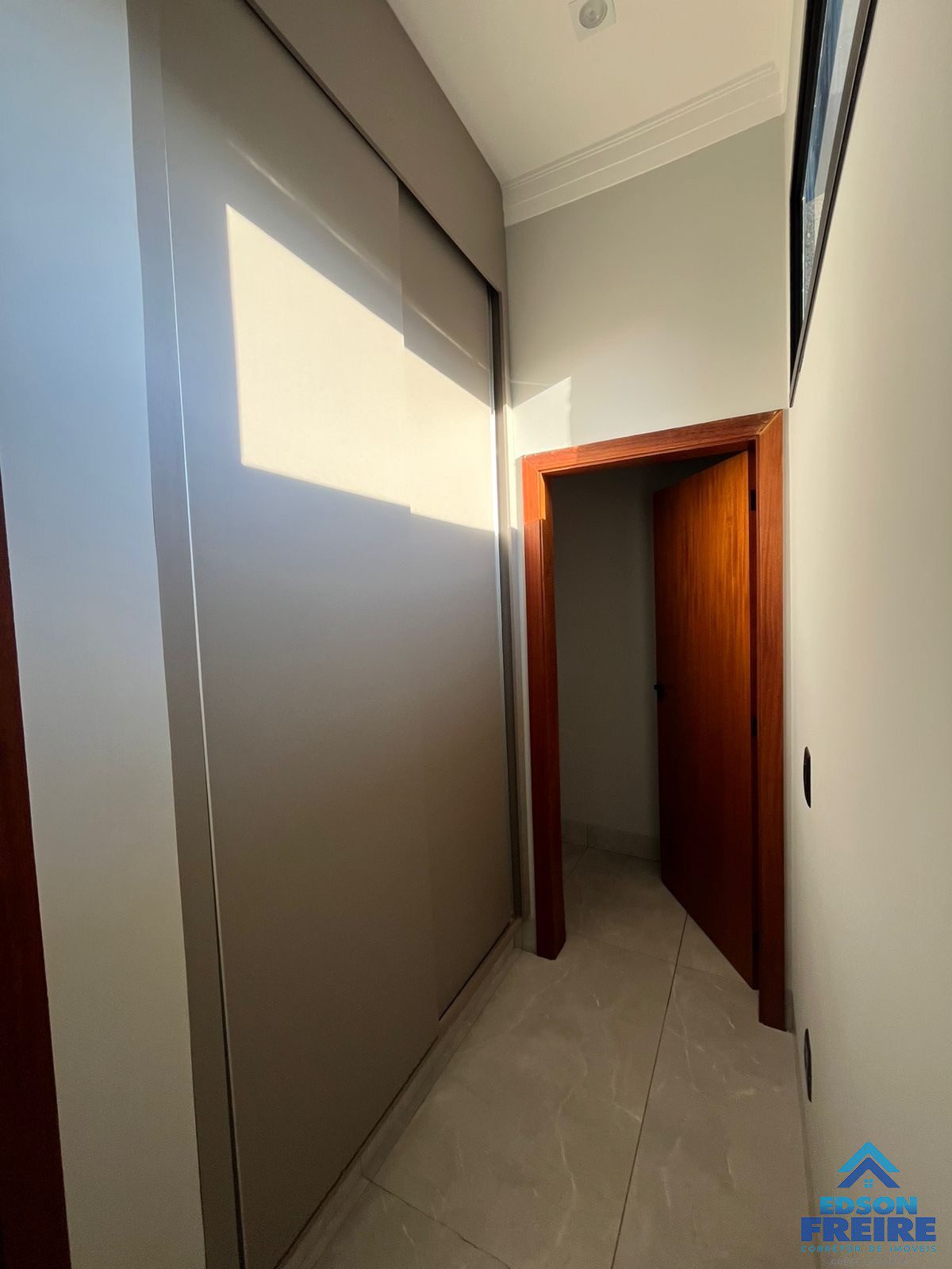 fb6e8f4a-b727-40e8-82d3-971777d37d00